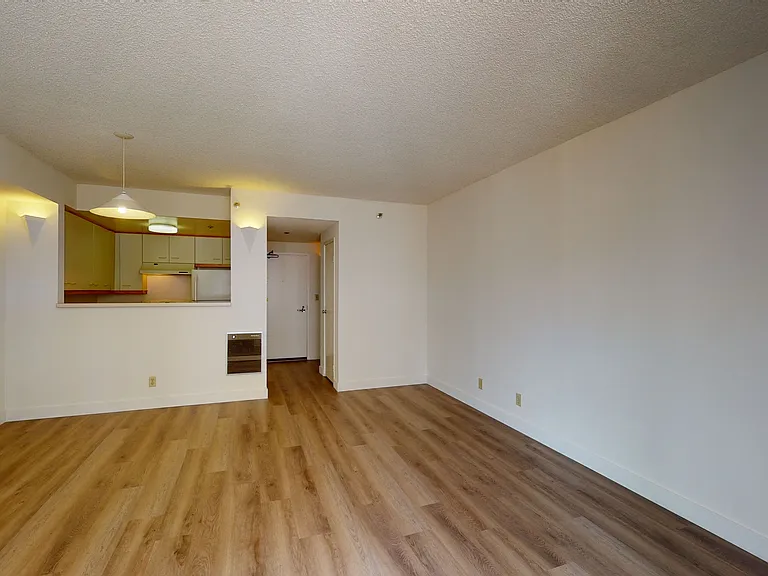 Trinity Towers Apartments — Photo 37