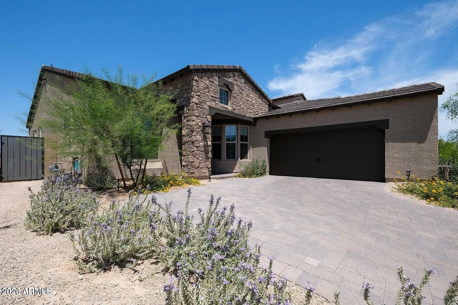 3 bed, 2.5 bath, 2051 sqft, $4,100 — Photo 1