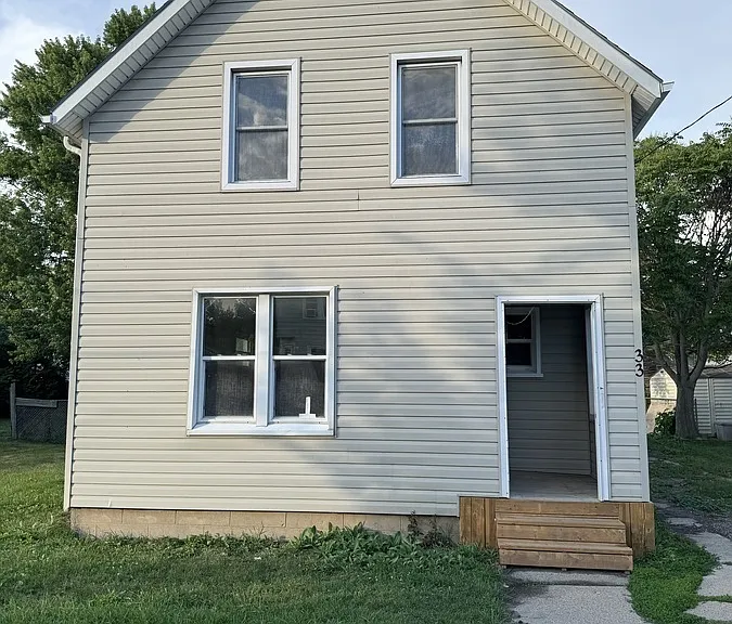 33 Oak St — Photo 1