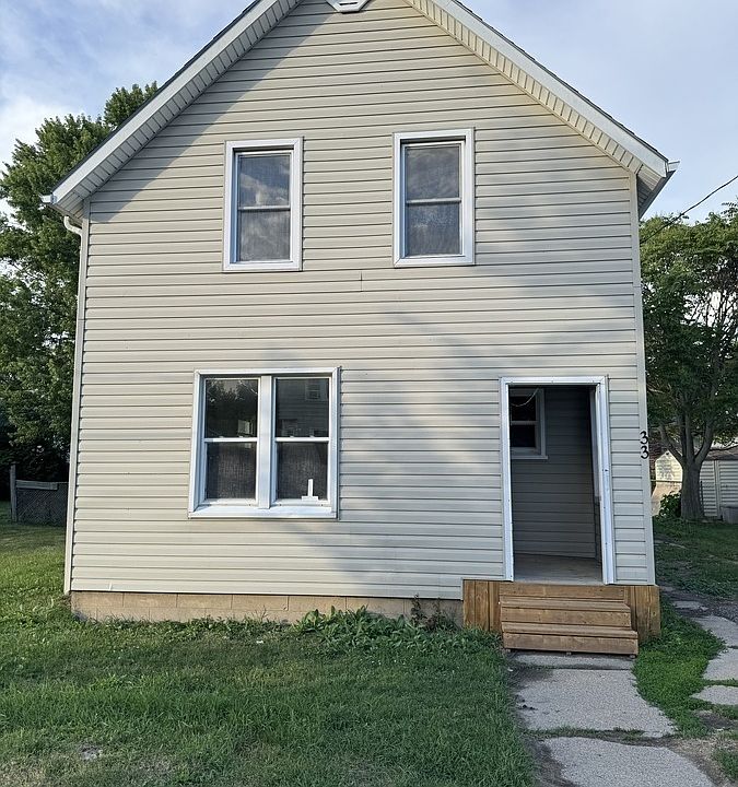 1st image of 33 Oak St