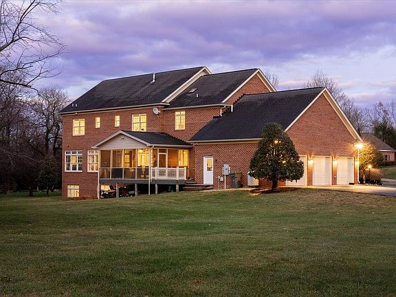 2nd image of 3315 Argyle Ct