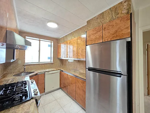 1641 Dahill Rd Photo 1