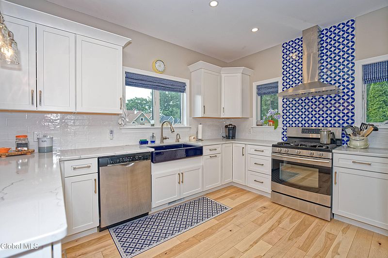 5th image of 22 Garside Road