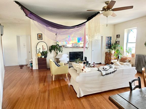 2nd image of 718 Washington Ave APT 4