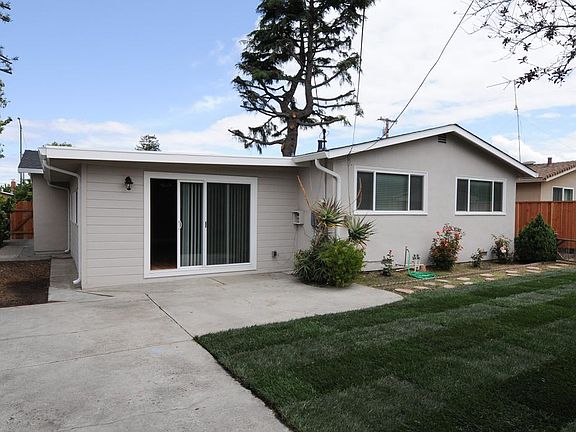 3rd image of 926 Coachella Ave