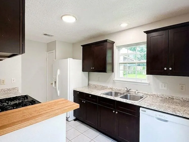 9302 Golden Sunshine Dr — Photo 5