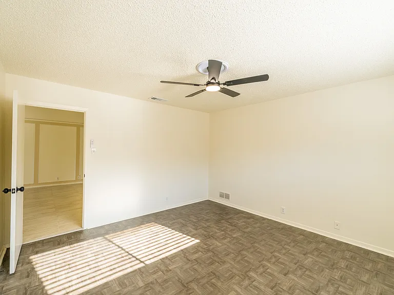 625 Woodhaven Pl — Photo 16