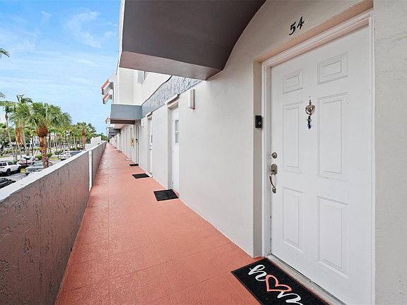 4th image of 3745 NE 171st St APT 54