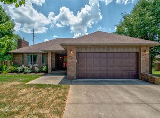 302 W Aven Ave, Nixa, MO 65714