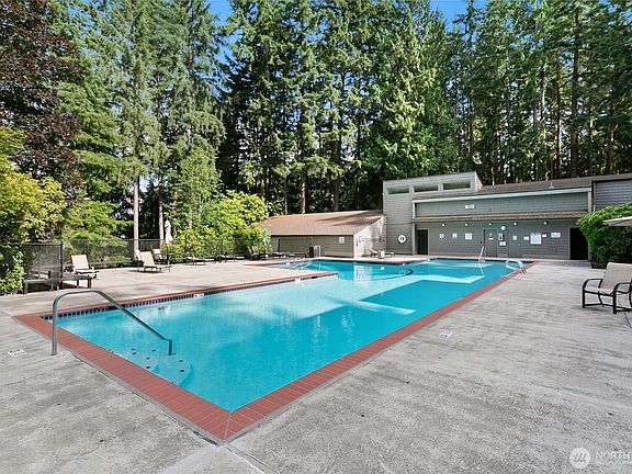 2nd image of 13832 NE 66th Street #605