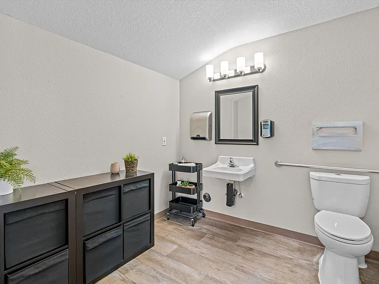 Chinook Way Apartments — Photo 65