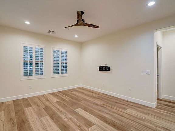 4th image of 5550 N 16th St APT 143
