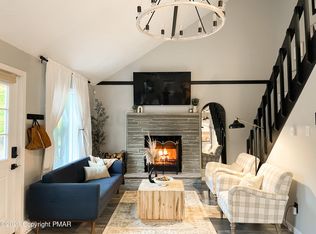 1887 Susan Ct, Tobyhanna, PA 18466