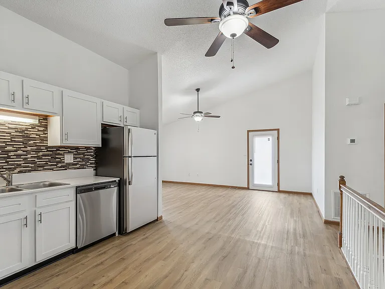ReNew Edwardsville Apartment Collection — Photo 10