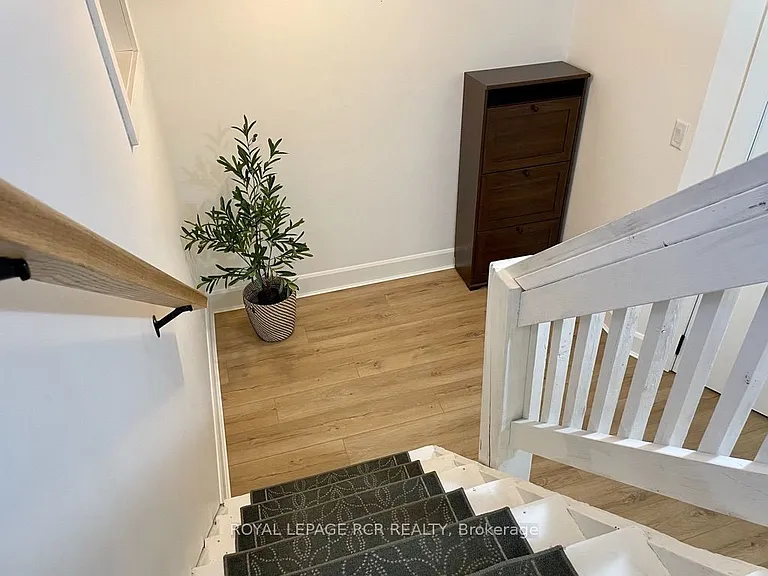18 Watts Cres — Photo 2