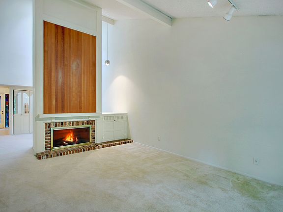 5th image of 14322 NE 2nd Pl