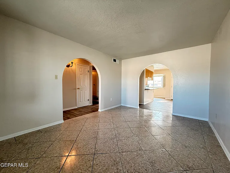 9321 Sorbonne Dr — Photo 7
