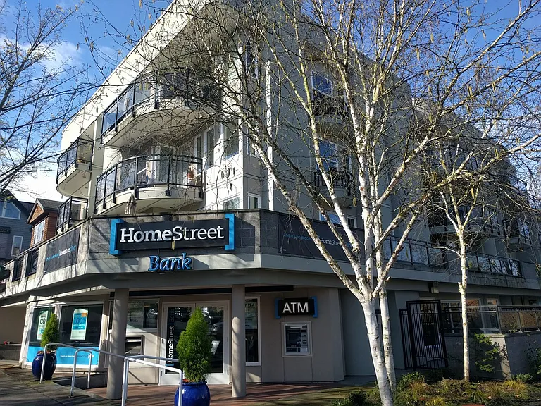 1835 Queen Anne Ave N #303 — Photo 1