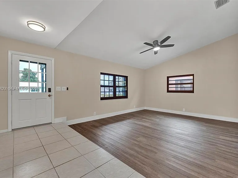 1406 NW 8th St — Photo 3