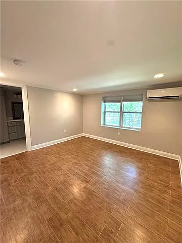 102 Friedrichs Ave — Photo 2