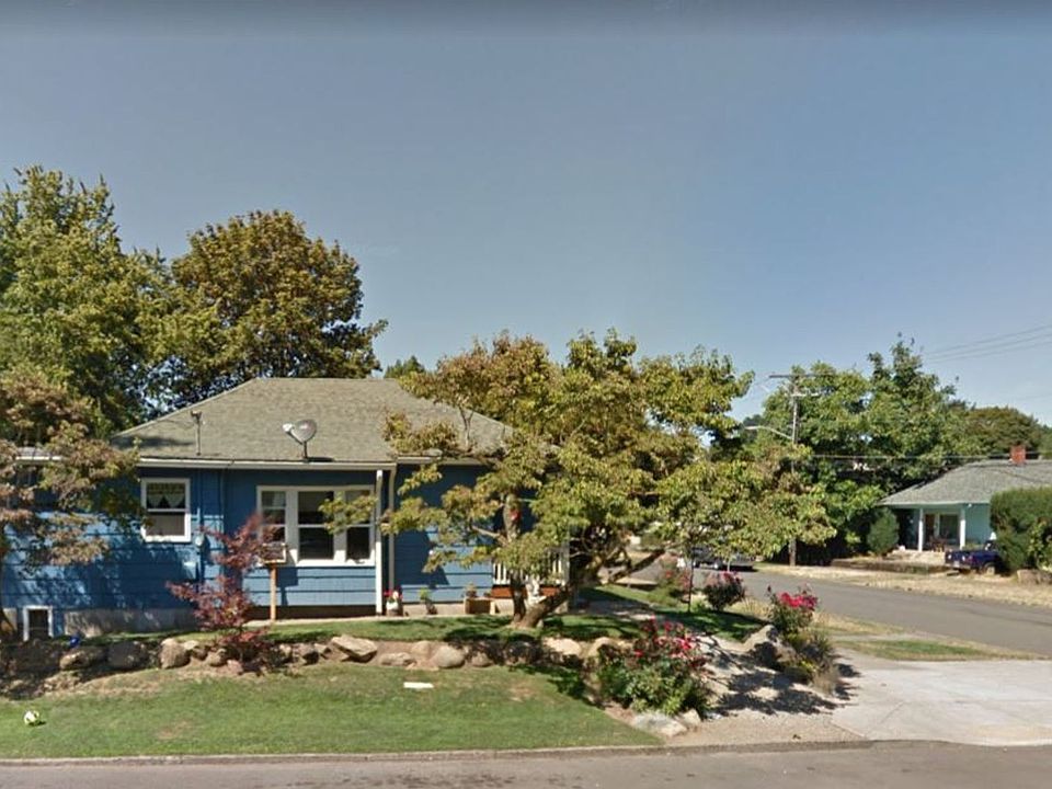 2nd image of 101 NE Garfield St