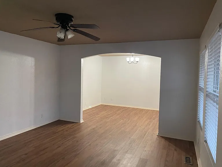 6801 N Saint Clair Ave — Photo 6
