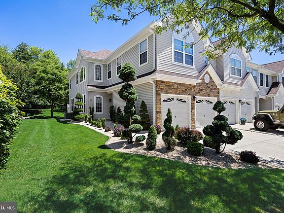 2nd image of 40 Tudor Ct