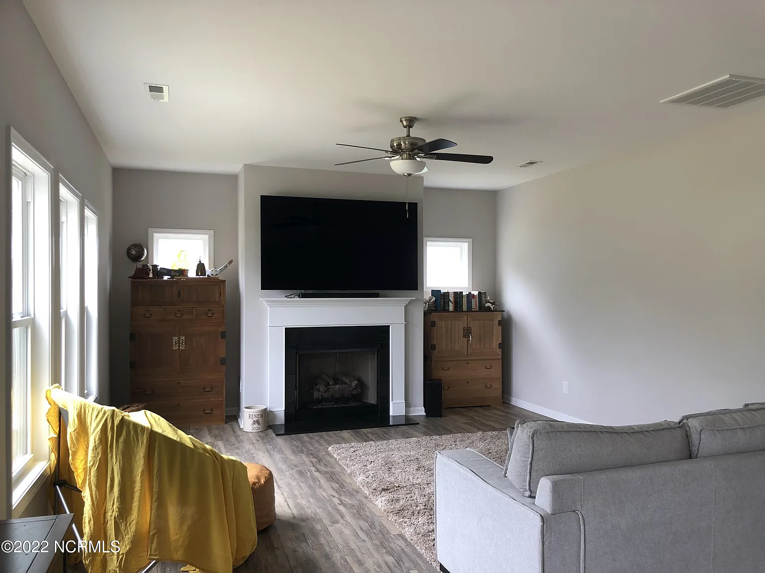 3 bed, 2.5 bath, $2,400 — Photo 4