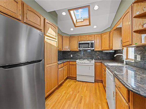 5th image of 22 Bevy Ct