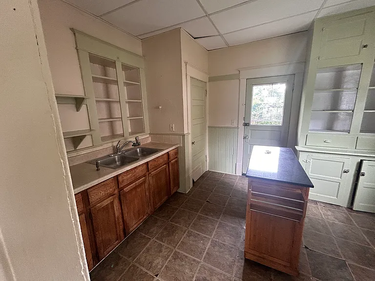 133 Woodlawn Ave — Photo 3