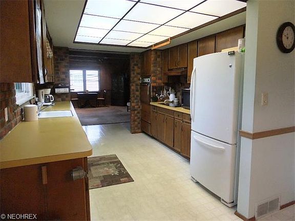 5th image of 25827 Chaucer Dr