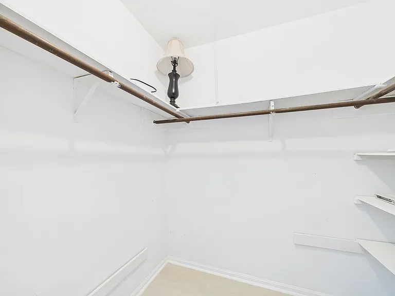 702 Daria Ct — Photo 33