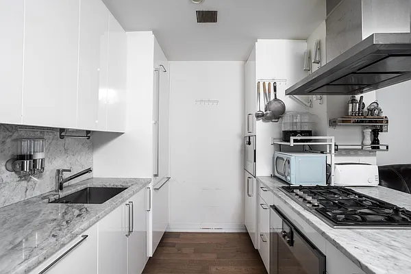 Rented by Christie's International Real Estate Group, LLC | media 2