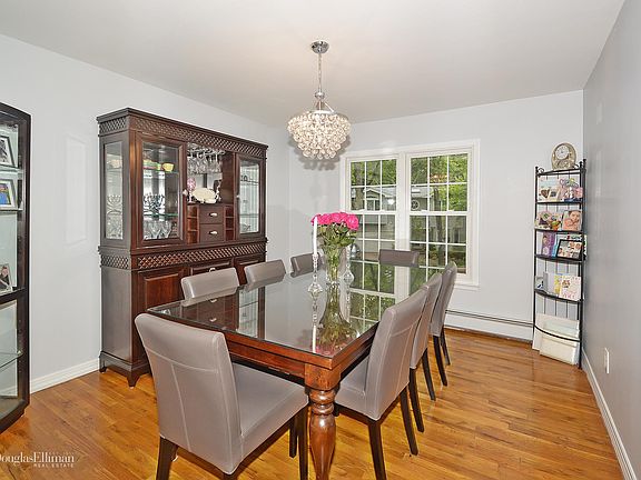 5th image of 114 Soundview Dr