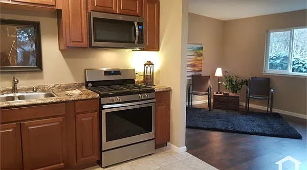 5 bed, 1000 sqft, $2,450 — Photo 4