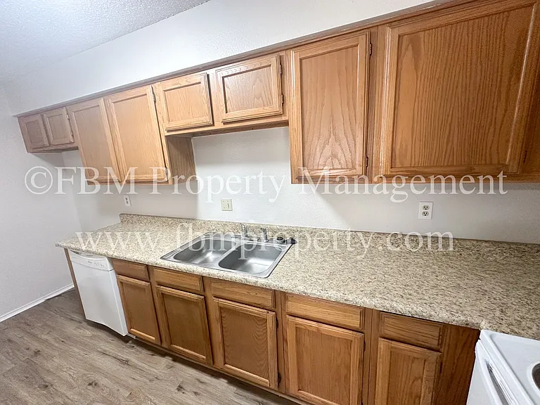 221 Highland Ave #A — Photo 7