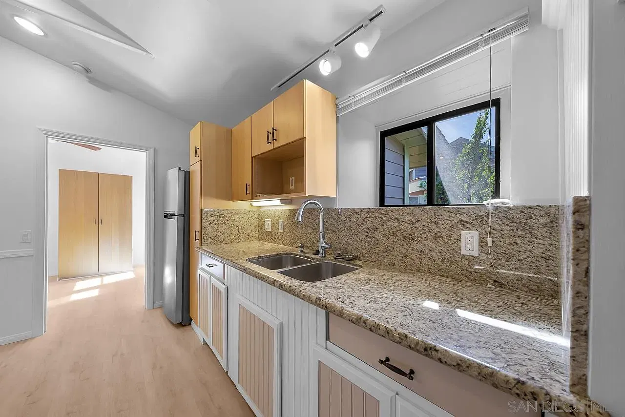 2 bed, 2.0 bath, 1100 sqft, $6,000 — Photo 4