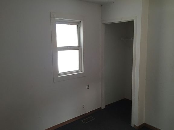 4th image of 42305 N Elm St