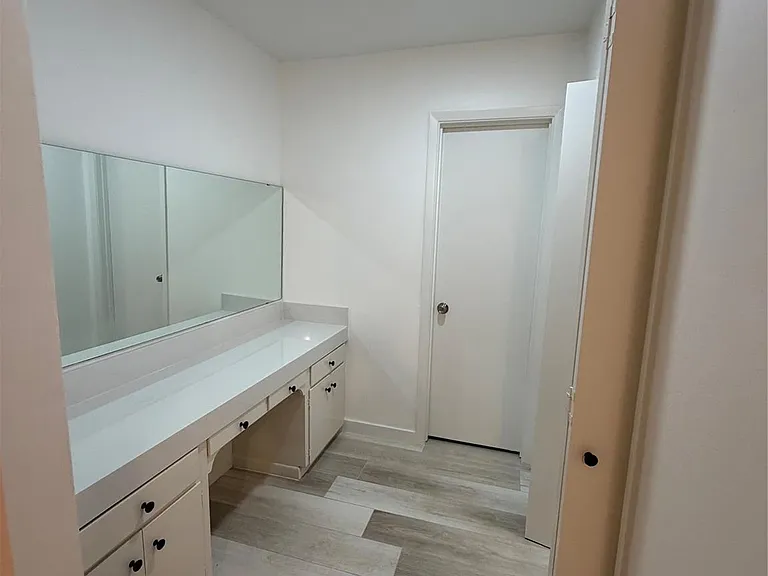 1704 Jones St — Photo 8