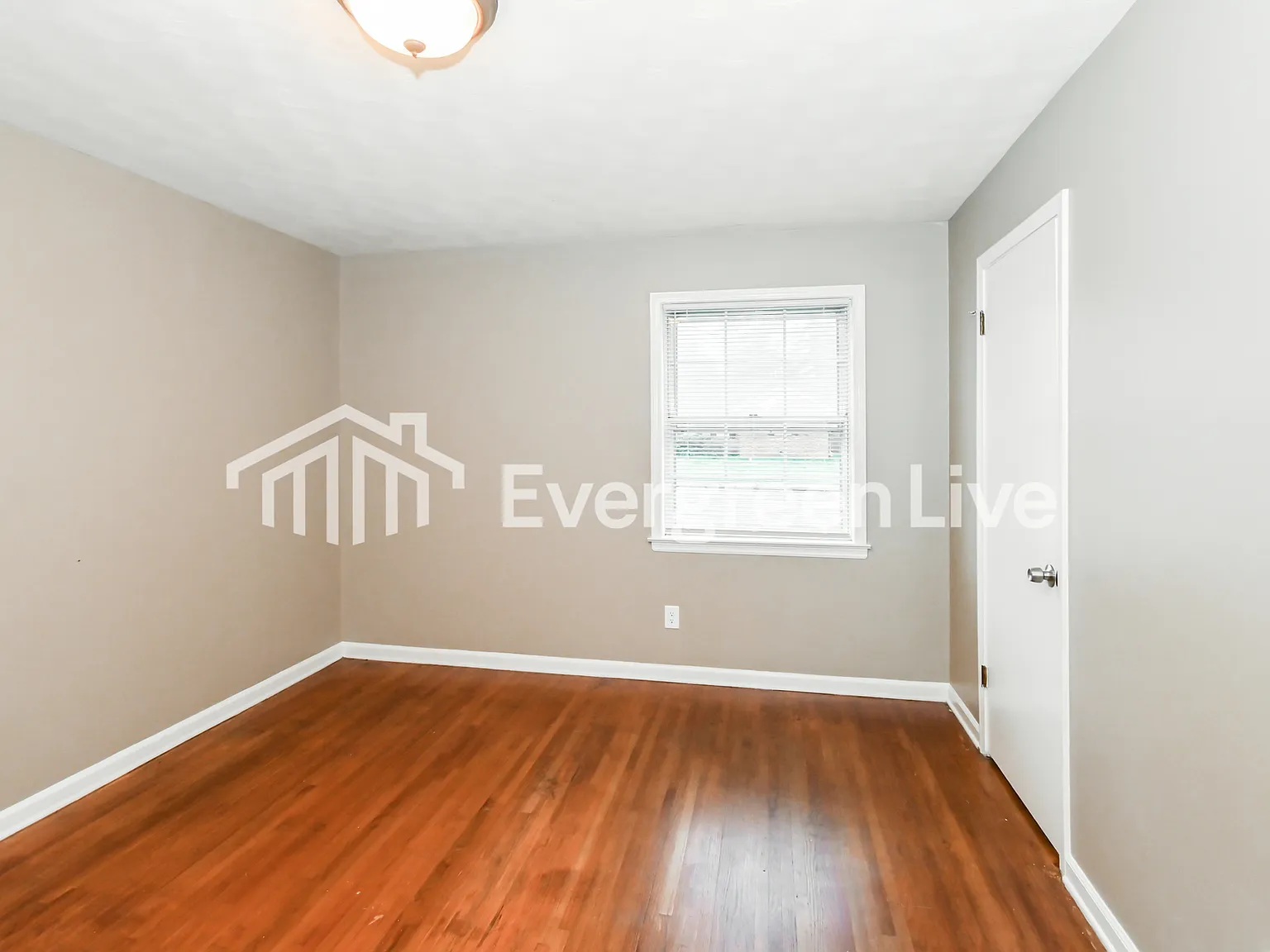 3 bed, 2.0 bath, 1570 sqft, $1,245 — Photo 3