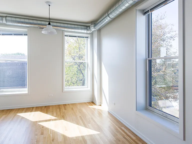 1422 N Milwaukee Ave — Photo 9