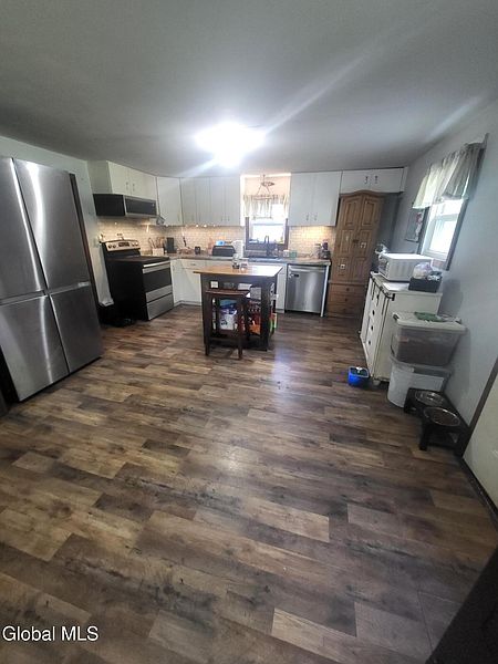 3rd image of 19 Tavern Road