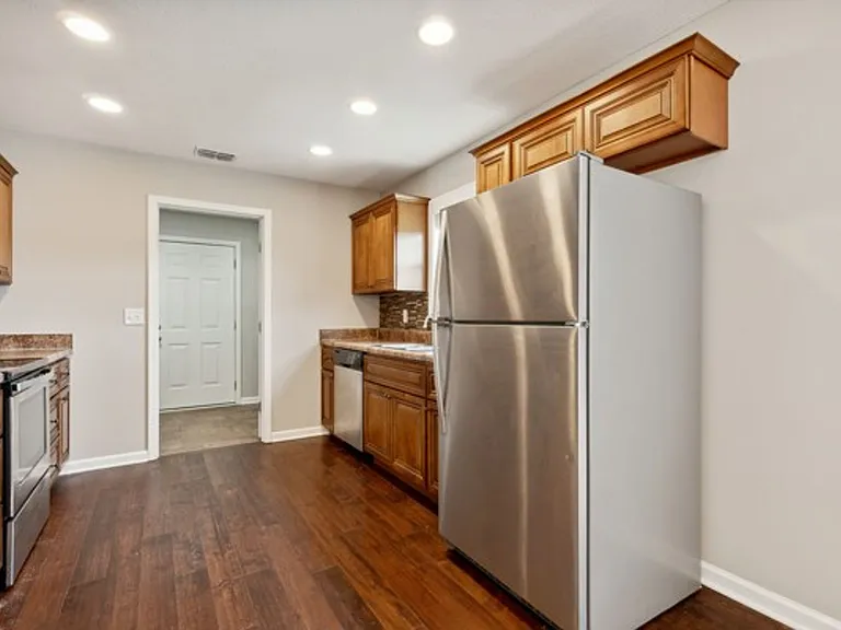 257 Williamsburg Cir — Photo 24