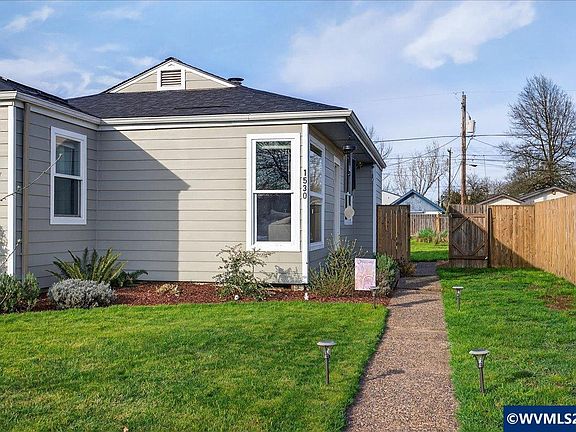 2nd image of 1530 Maple St SW