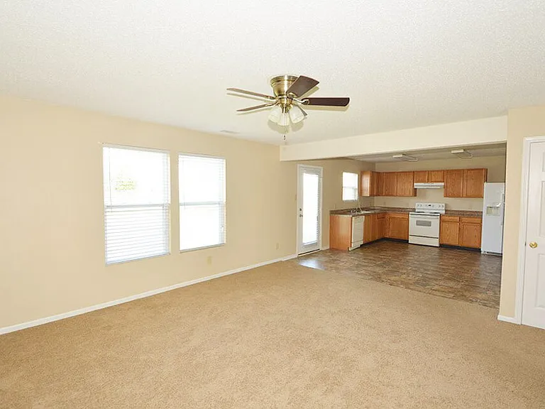 5660 Grassy Bank Dr — Photo 5