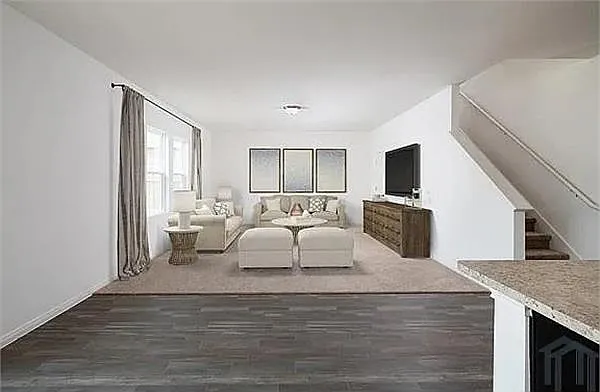 4 bed, 2448 sqft, $2,550 — Photo 4