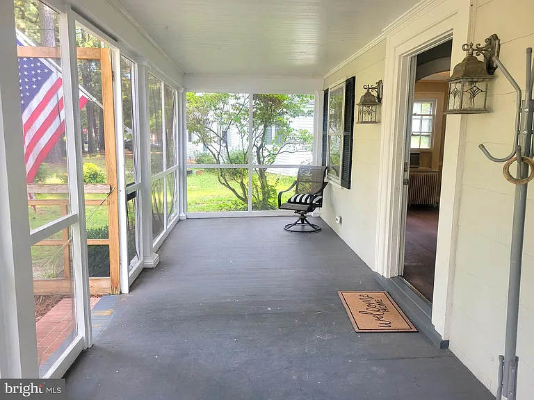 905 Evergreen Ave — Photo 3