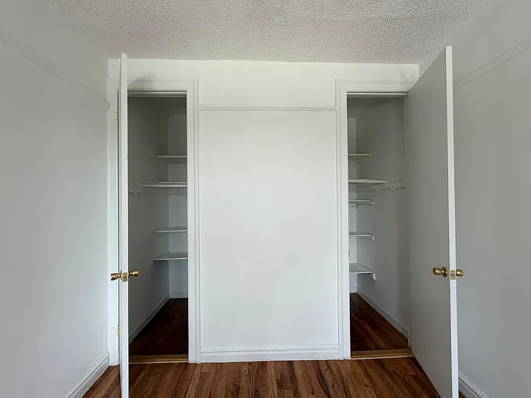 2387 Morris Ave #C4 — Photo 4
