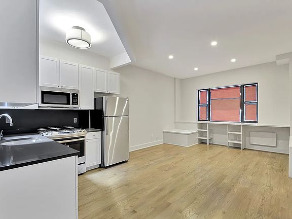 2nd image of 226 E 25th St APT 1C