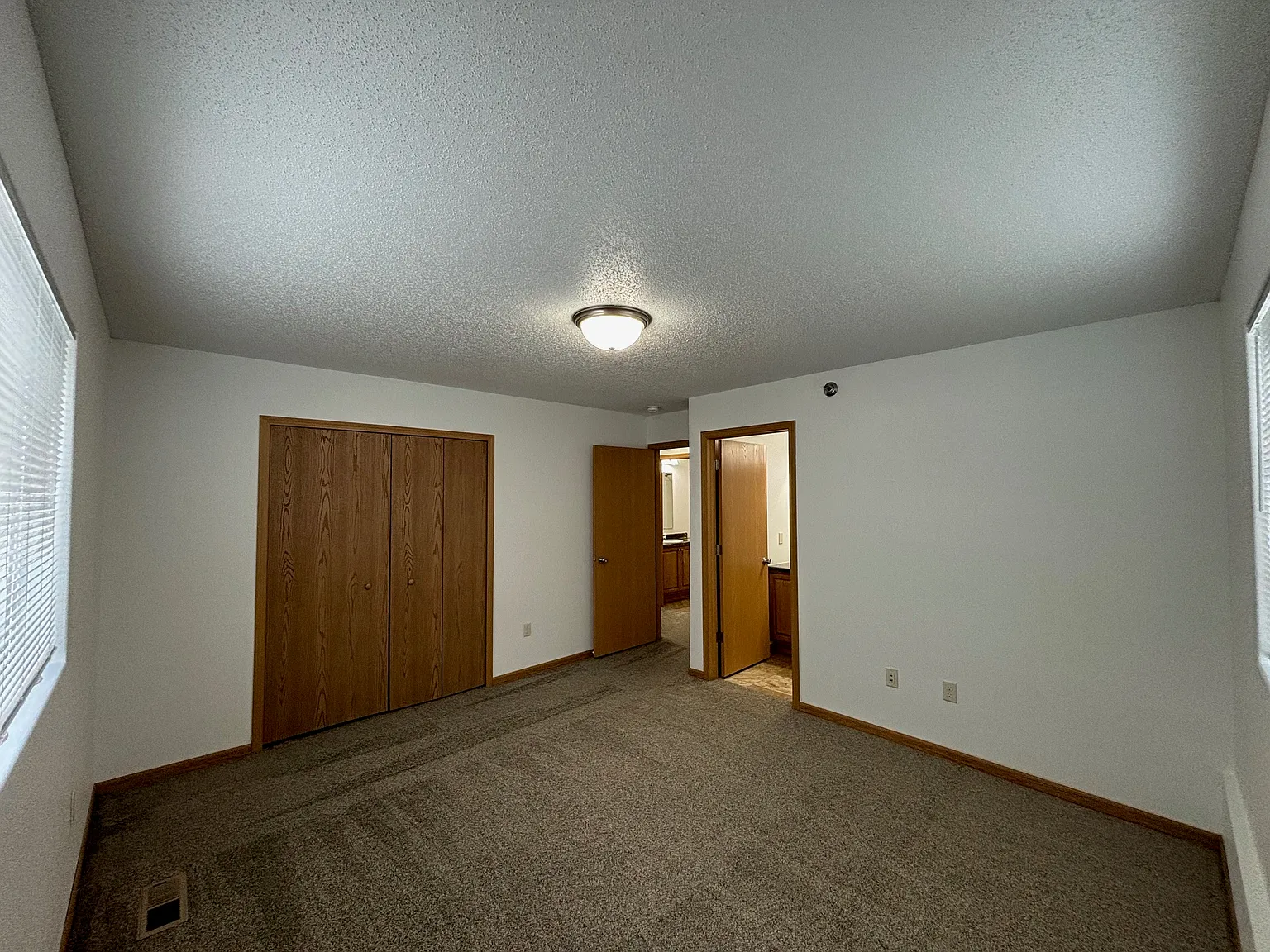 Nice 3br/2ba With Garage — Photo 4
